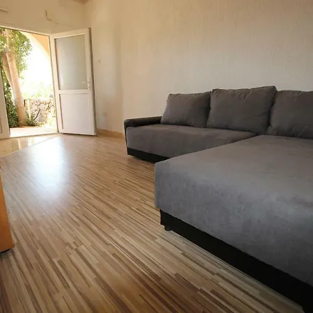 Apartment Ivona 3 *